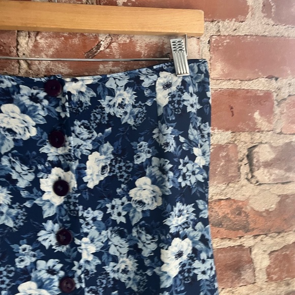 Vintage Express Blue Floral Button Front Skirt - Picture 6 of 7